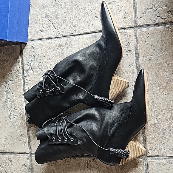 AUTHENTIC COACH Leather tassle boots - Picture 7 of 9